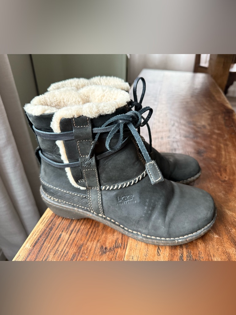 Ugg Ugg Australia Cove Boots